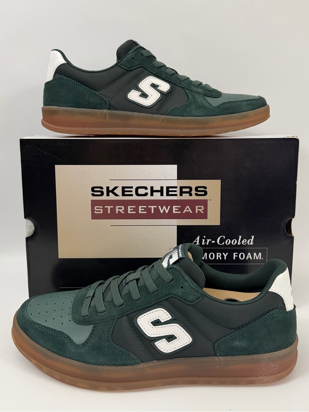 Skechers Streetwear Men’s Size 10.5 Green Leather Sneakers Air-Cooled Memory Foa